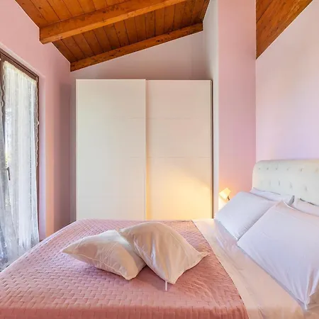 Sara Villa San Costanzo